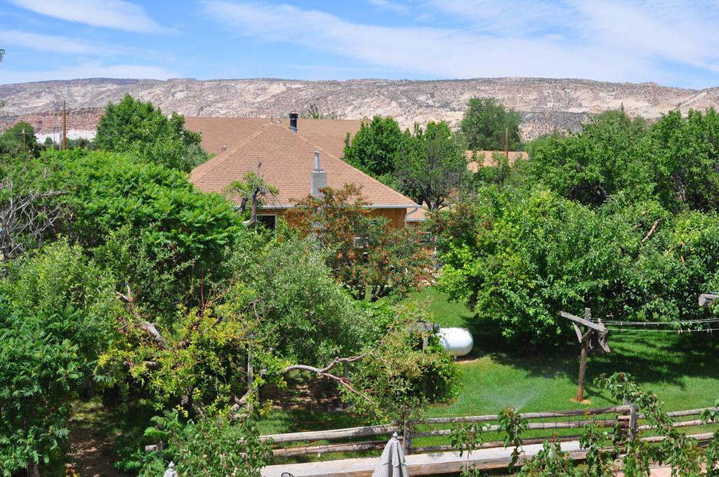 Вилла Wild West Retreat Эскаланте Номер фото